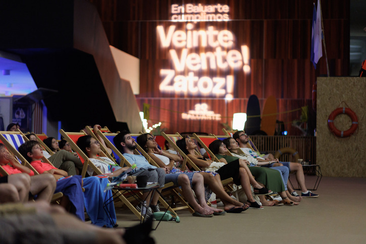 La ‘playa’ creada en la sala de exposiciones. 