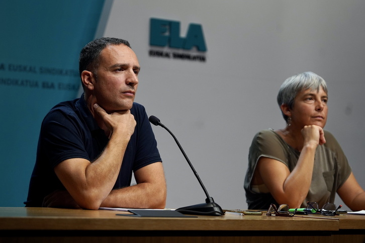 Mitxel Lakuntza eta Amaia Muñoa, agerraldian.