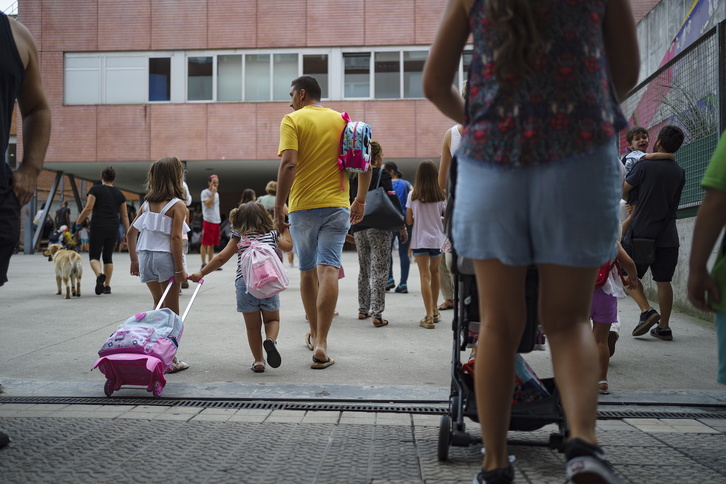 Primer día del curso en el centro público Txomin Aresti de Leioa.
