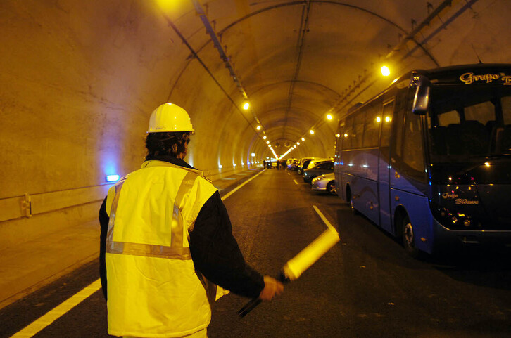 Inauguración del túnel de Isuskitza, en el tramo de la AP-1 entre Eskoriatza y Luko en abril de 2009.