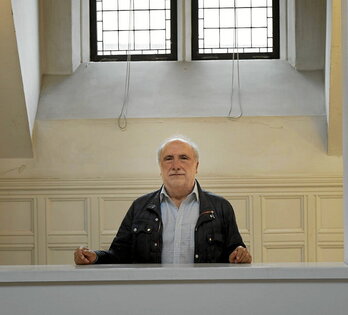 Marino Perez Psikologiako katedraduna da. Oviedoko Unibertsitatean egiten du lan. Abuztuaren 29an Donostian izan zen, EHUren udako ikastaro batean.