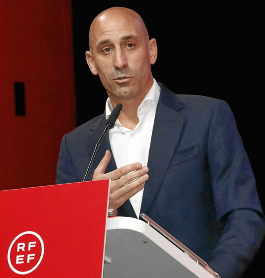 Rubiales eta Vilda bezalako pertsonaiek tontotzat gauzkate.