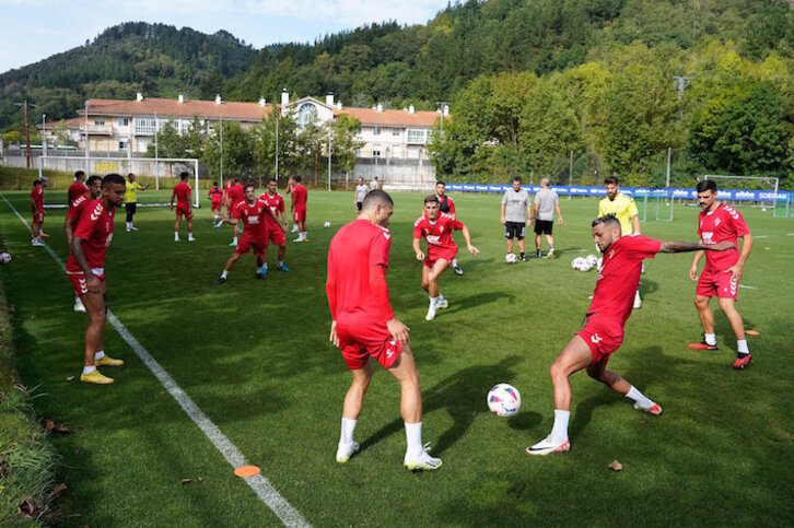 El Eibar ha realizado un último entrenamiento en Atxabalpe antes de partir a Burgos.