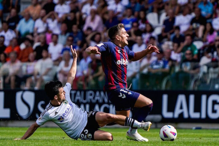 Los atacantes eibarreses se han mostrado inofensivos.