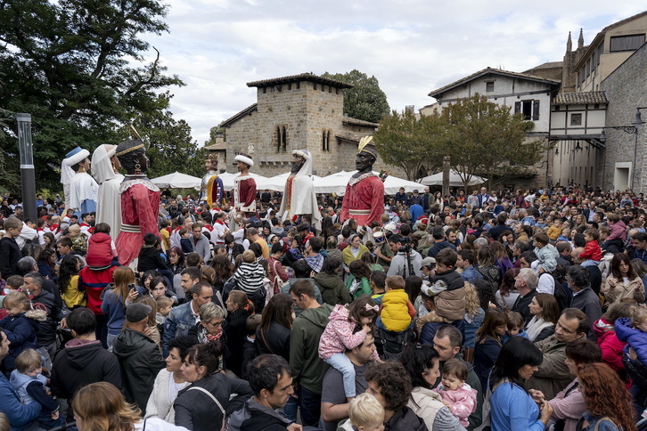 Jendetza erraldoiekin iazko San Fermin Txiki jaietan.