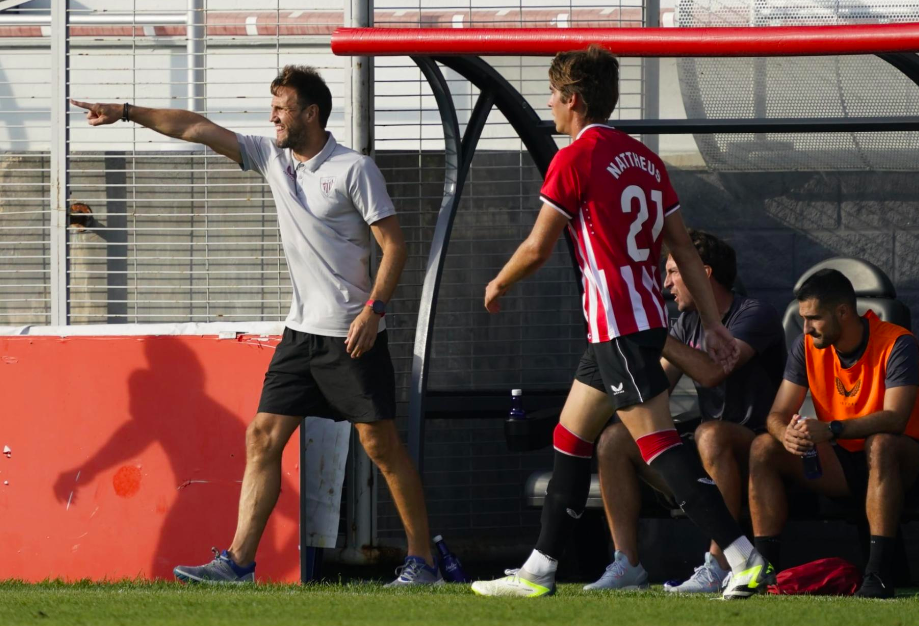 Carlos Gurpegi da Bilbao Athleticen entrenatzailea. (@AthleticClub)