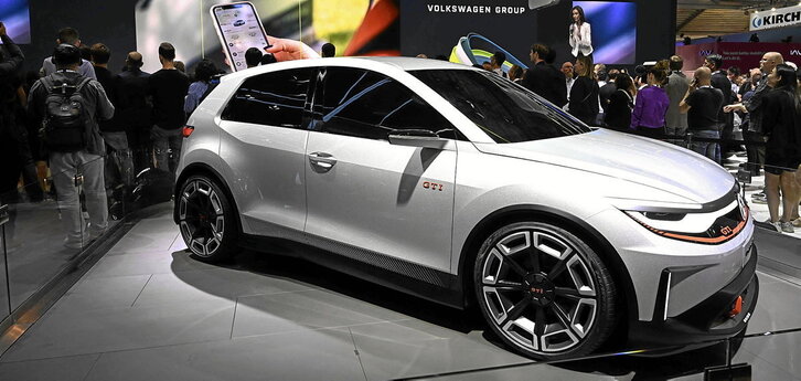 Ante el empuje chino, las marcas alemanas han tratado de sacar músculo, como Volkswagen, que ha recuperado la denominación GTI para la versión deportiva del eléctrico ID.2.