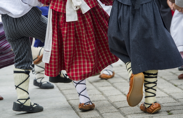 Euskal dantzak eskaintzen diren diziplinetako bat dira.