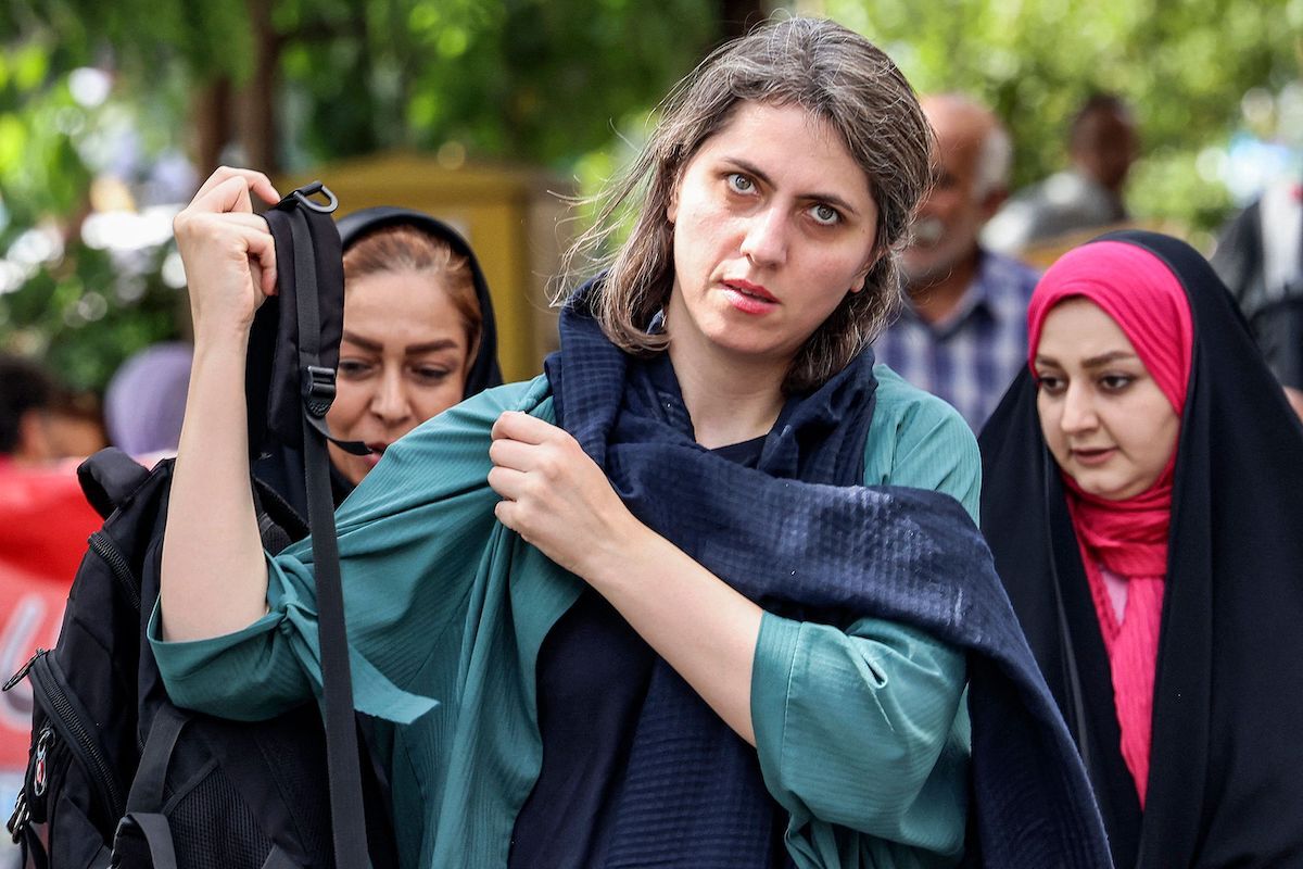 Mujeres en la plaza Vanak, en Teherán. (Atta KENARE/AFP)