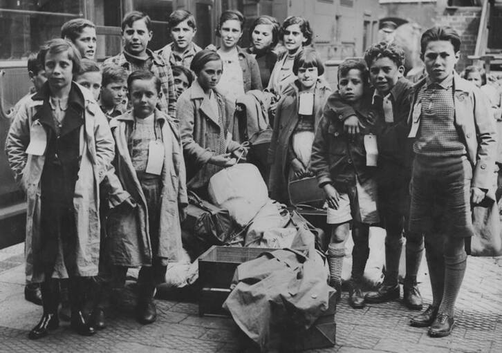 Un grupo de niñas y niños vascos refugiados de la guerra que terminaron recalando en Gran Bretaña.