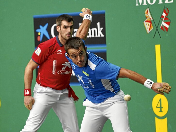 Iker Larrazabal, Ezkurdia egungo txapeldunaren aurkako partida batean.