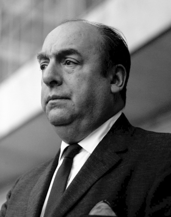 Pablo Neruda olerkari txiletarra, 1963ko irudi batean.