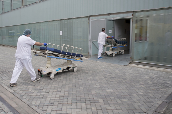 Domínguez defendió tomar medidas a corto, medio y largo plazo para combatir las listas de espera.