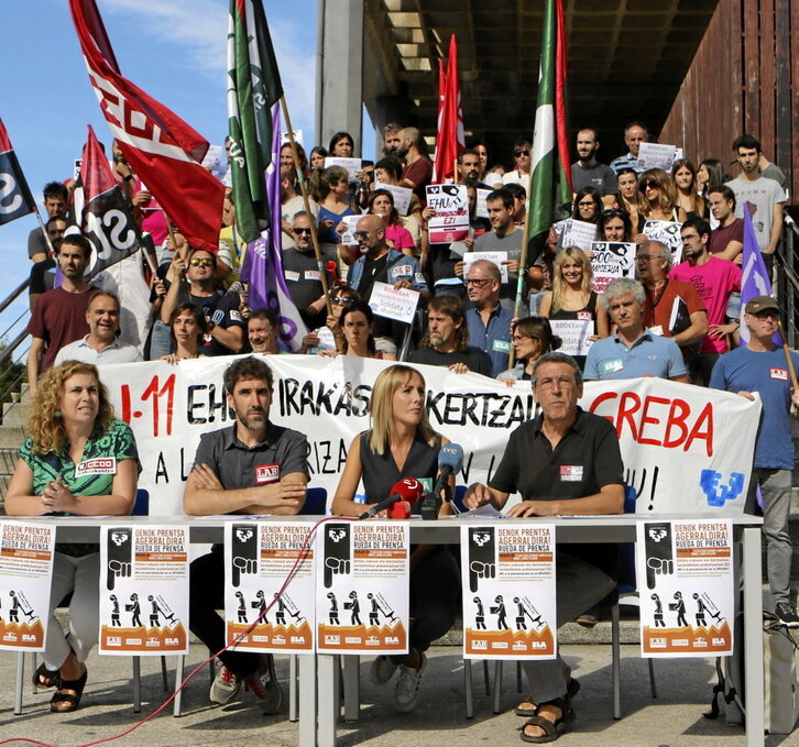 Comparecencia de LAB, CCOO, Steilas y ELA, en el campus de Leioa de la UPV-EHU.