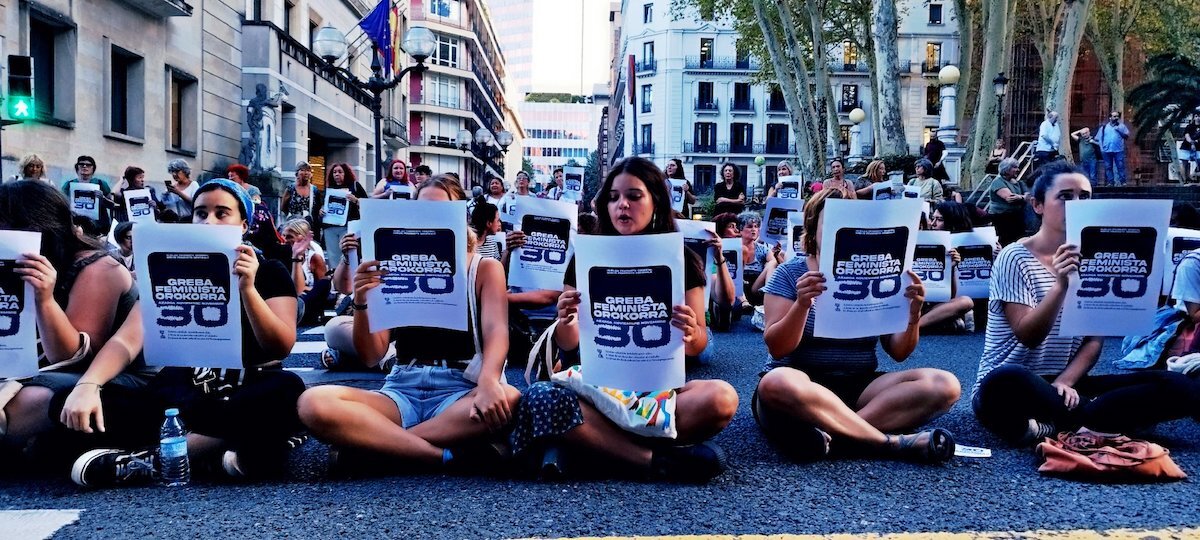 Sabin Etxearen aurrean eserialdia egin dute Bilbon. (LAB)