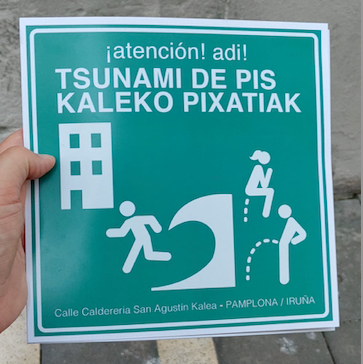 Detalle del cartel que se ha colocado en las calles afectadas. (NAIZ)