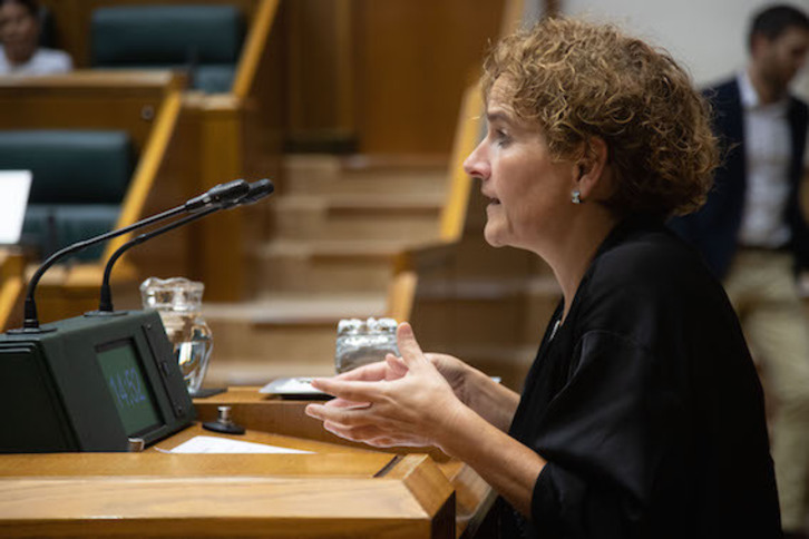 Rebeka Ubera ha presentado las propuestas de EH Bildu para hacer frente a la falta de médicos.