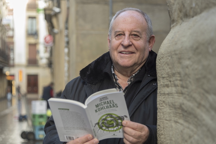 Xabier Mendiguren Bereziartu, Heinrich von Kleisten ‘Michael Kohlhaas’ eleberriaren itzulpena aurkezten, Iruñeko Katakrak-ekin, 2019an.