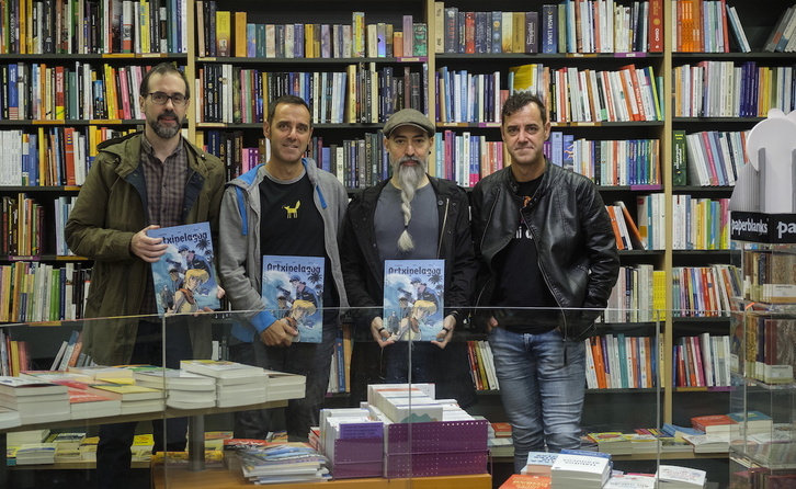 Alex Sanvi, Xabier Etxeberria, Sedyas eta Martin Etxeberria komikiaren aurkezpenean.