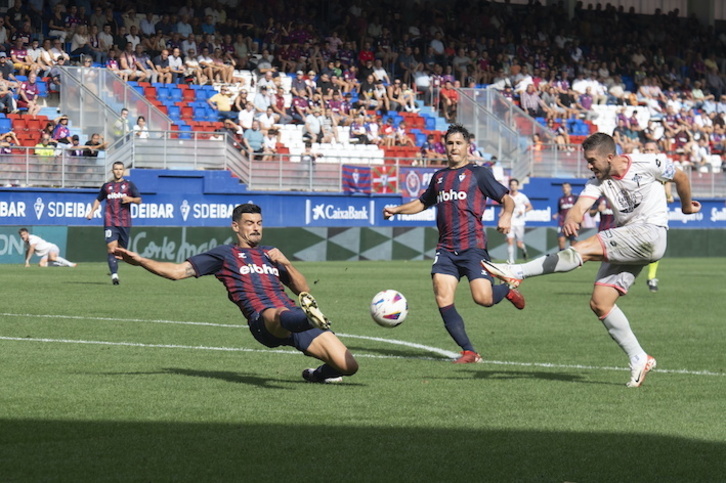 Sergio puede repetir en el centro de la defensa, pese al regreso de Berrocal, tras su buena actuación contra el Racing.