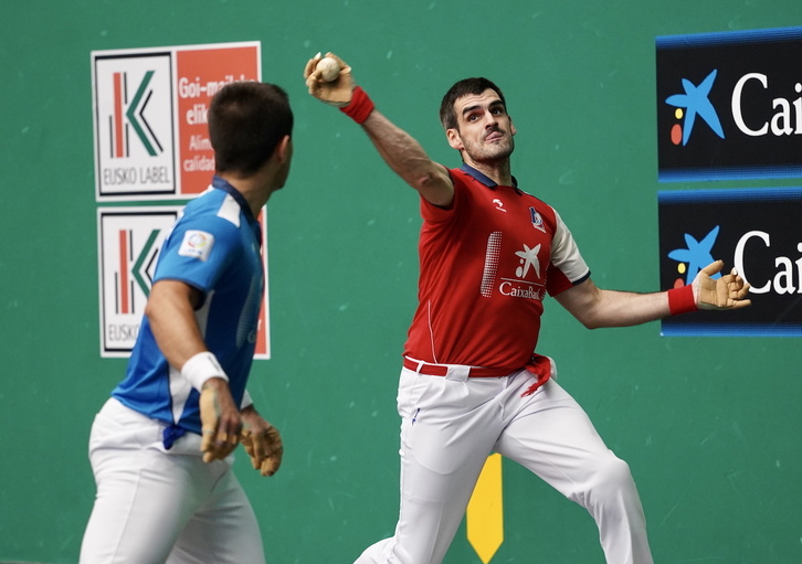 Joseba Ezkurdia, con sus voleas, ha impedido que Mariezkurrena estuviera cómodo.