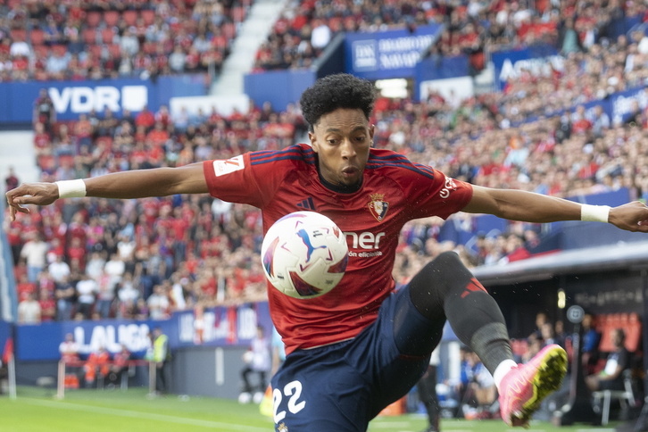 Mojica, que ha regresado al once, ha empezado espeso, pero luego ha dejado destellos y profundidad por el carril izquierdo.