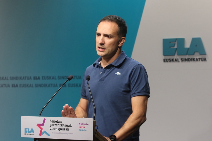 ELAko idazkari nagusi Mitxel Lakuntza astelehen honetako agerraldian. 