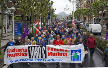Imagen de archivo de una manifestación de pensionistas por las calles de Donostia.