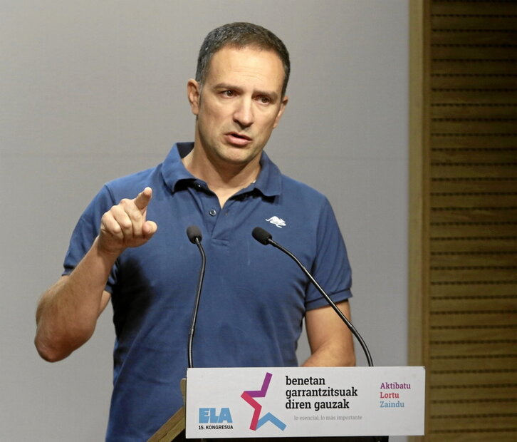 ELAko idazkari nagusi Mitxel Lakuntza, atzoko agerraldian.