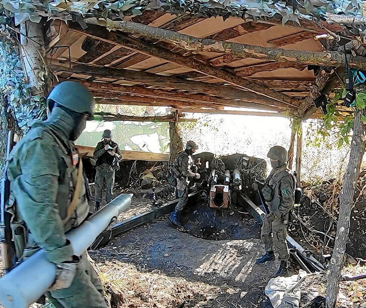 Tropas rusas preparan proyectiles en el frente de Kupiansk.