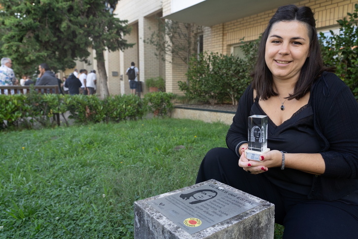 Amaia Abanda, Gladys Sariarekin.