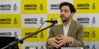 Rodrigo Bustos, director ejecutivo de Amnistía Internacional en Chile e hijo de represealiados durante la dictadura, en una comparecencia..