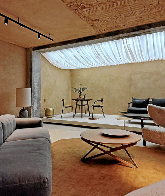 Madrilgo Plantea Estudio gazteak egindako “Espacio Betty”-ren birgaitze proiektuan, barne diseinuaren eta espazioaren historiaren arteko jolasaldia argi ikus daiteke.