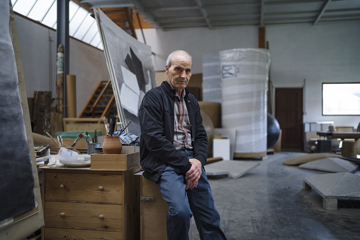 Mikel Lertxundi, bere Berriatuko estudioan, aste honetan