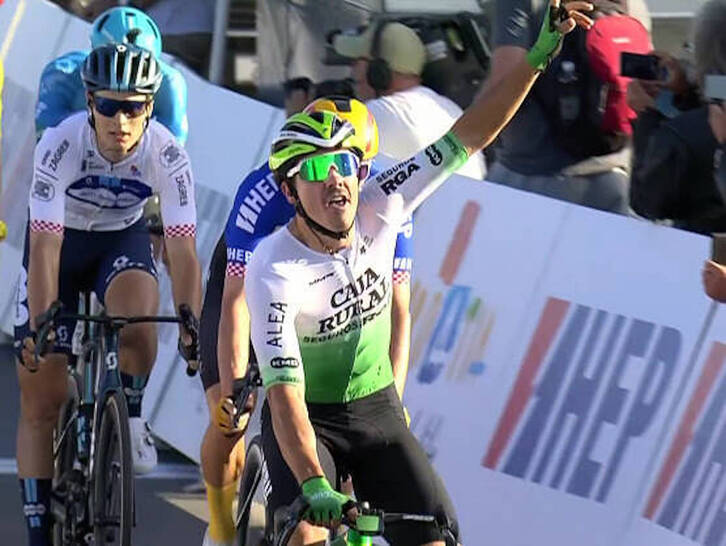 Iuri Leitao celebra su quinta victoria en carretera de un año en el que ha ganado además el Mundial de omnium en pista.