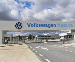Puerta principal de VW Nafarroa en Landaben.