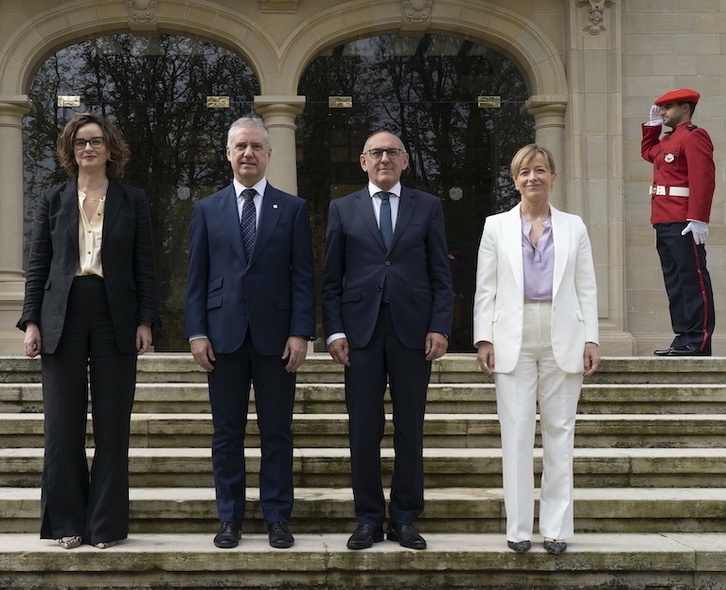 Los diputados generales del PNV (Etxanobe, González y Mendoza), junto al lehendakari Urkullu.