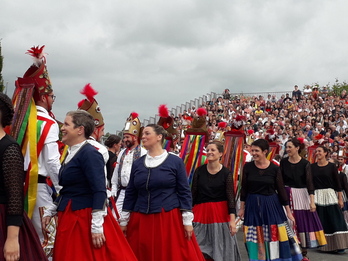 Un millier de personnes ont assisté à la cavalcade d’Hélette, le 30 juillet dernier.