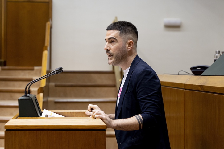 EH Bilduko legebiltzarkide Ikoitz Arrese, Gasteizko Parlamentuan.