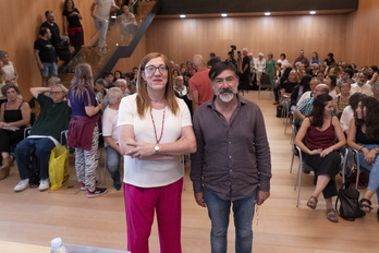 Marina Sáenz y Rafael Lara, antes de la conferencia celebrada este jueves en el Baluarte de Iruñea.
