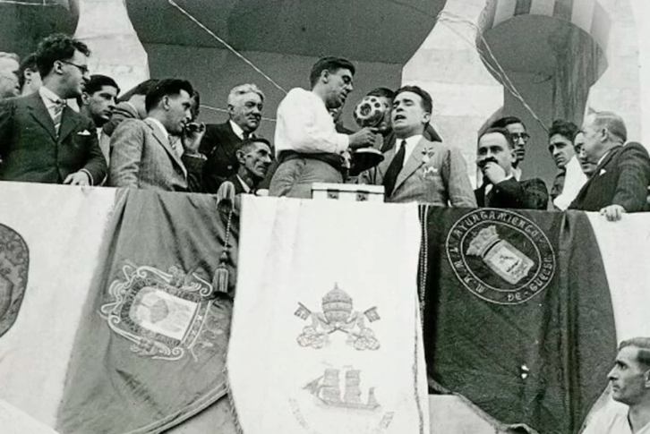 Fortunato Agirre interviene en la Asamblea de Municipios Vascos celebrada en Lizarra en 1932.