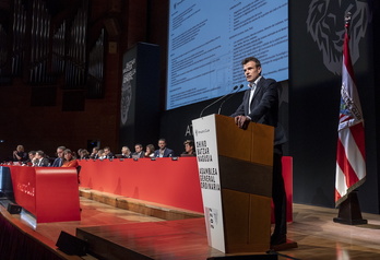 El presidente del Athletic, Jon Uriarte, se dirige a las socias y socios compromisarios en la última Asamblea General Ordinaria.