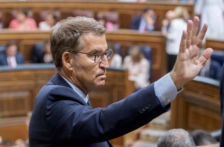 Feijóo parece despedirse de la Cámara con este gesto tras la investidura fallida.