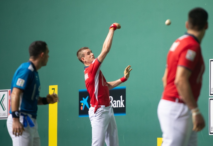 Jon Mariezkurrenak asko agindu duen arren, kosta egin zaie iazko txapeldunei finalerako txartela eskuratzea.