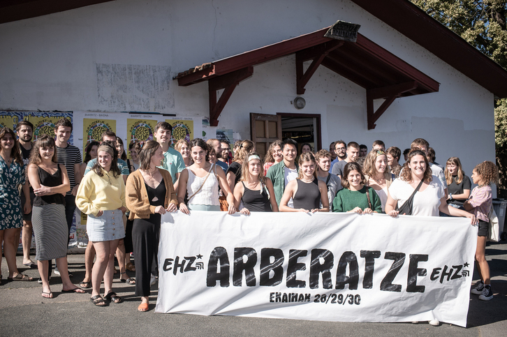 Biltzar nagusia egin dute larunbat honetan Kanboko Emaitza gaztetxean.