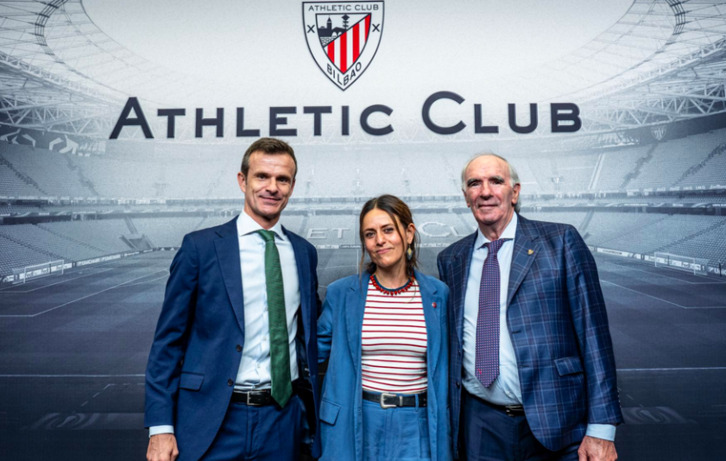 Getaferen aurkako partidan jaso zuen oroigarria Ituñok, Iribarren eta Uriarte presidentearen eskutik.