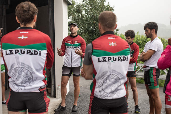 Joseba Fernandez, Lapurdiko arraun taldearen entrenamendu batean.