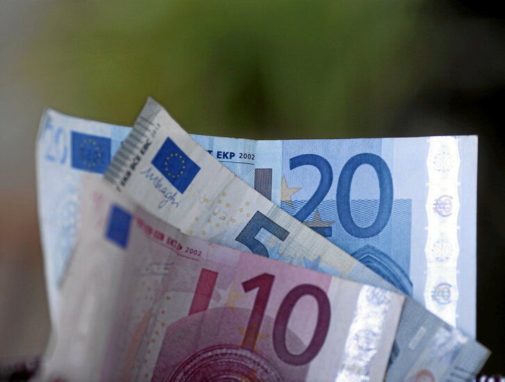 Billetes de cinco, diez y veinte euros, cada vez más difíciles de ver en el país escandinavo.