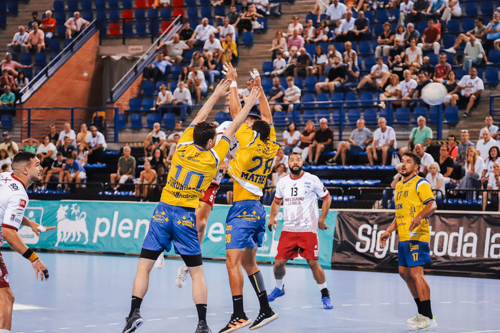 La defensa bidasotarra ha mejorado en la segunda mitad.