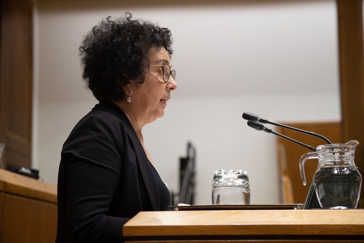  La parlamentaria de EH Bildu Pazis García en el Parlamento de Gasteiz.